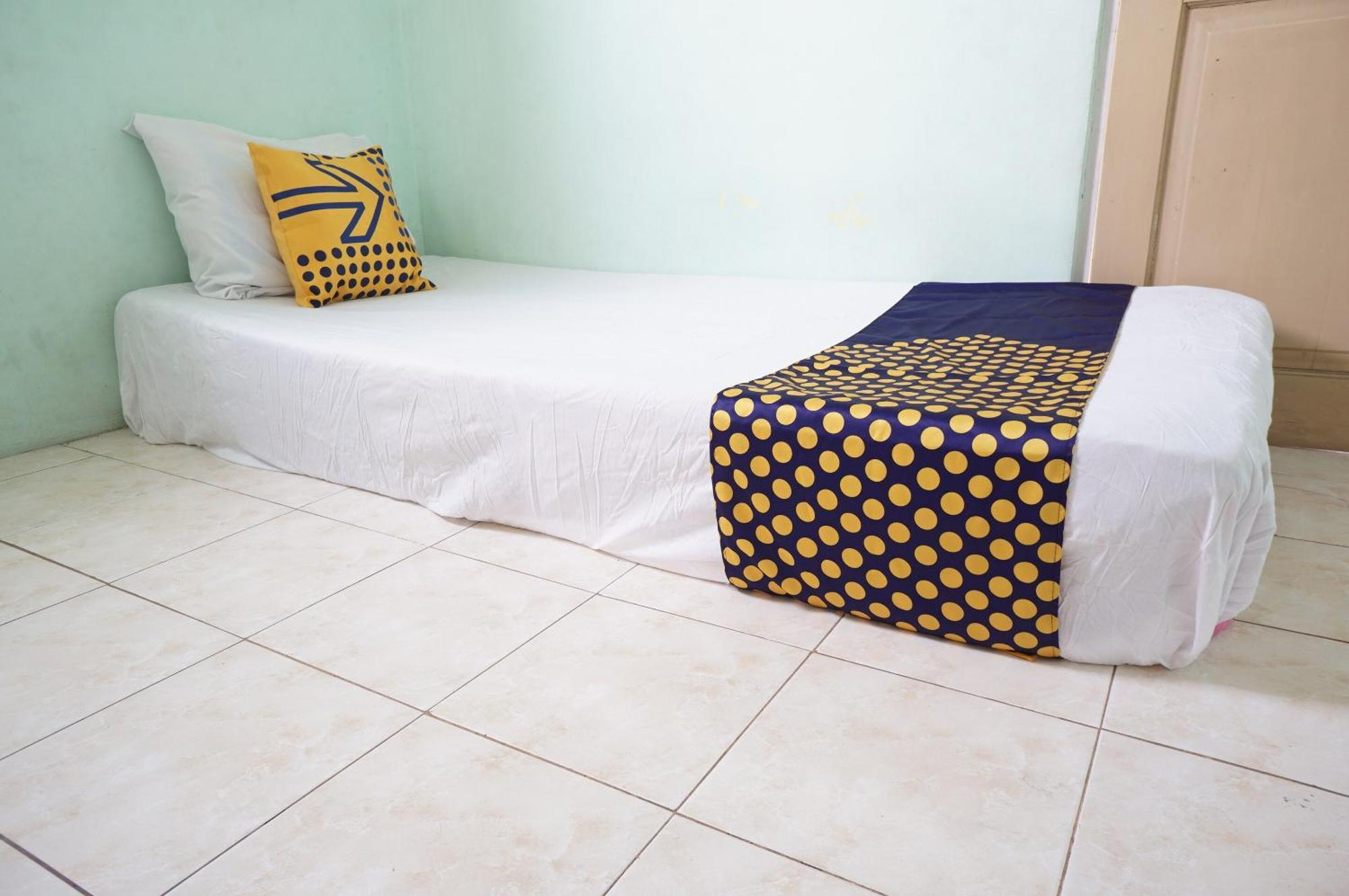 Готель Spot On 93611 Kost Pak Suyatno Syariah 2 Ponorogo Екстер'єр фото
