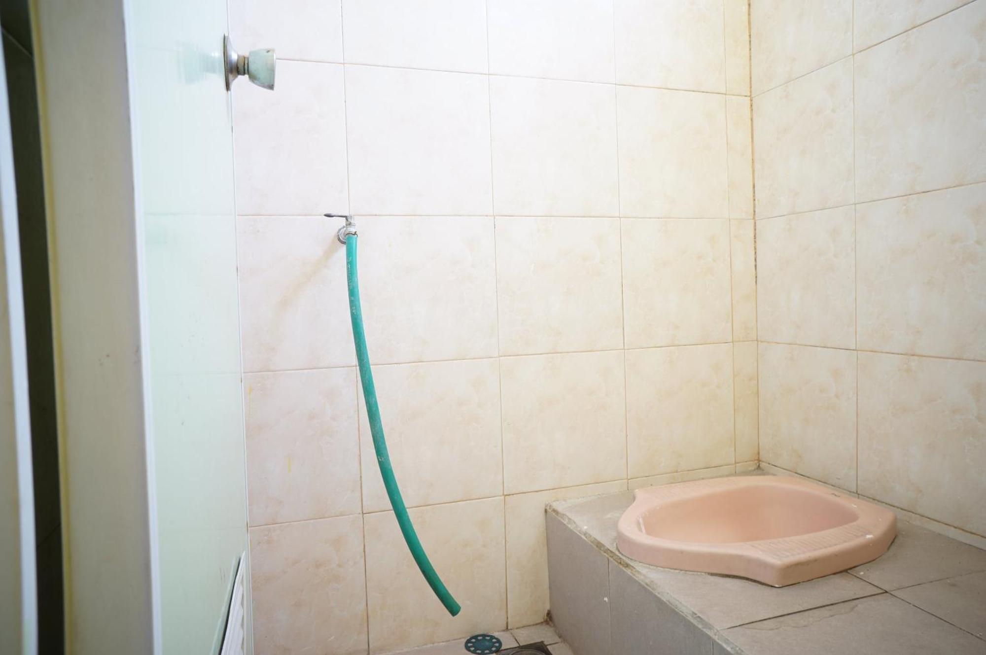 Готель Spot On 93611 Kost Pak Suyatno Syariah 2 Ponorogo Екстер'єр фото