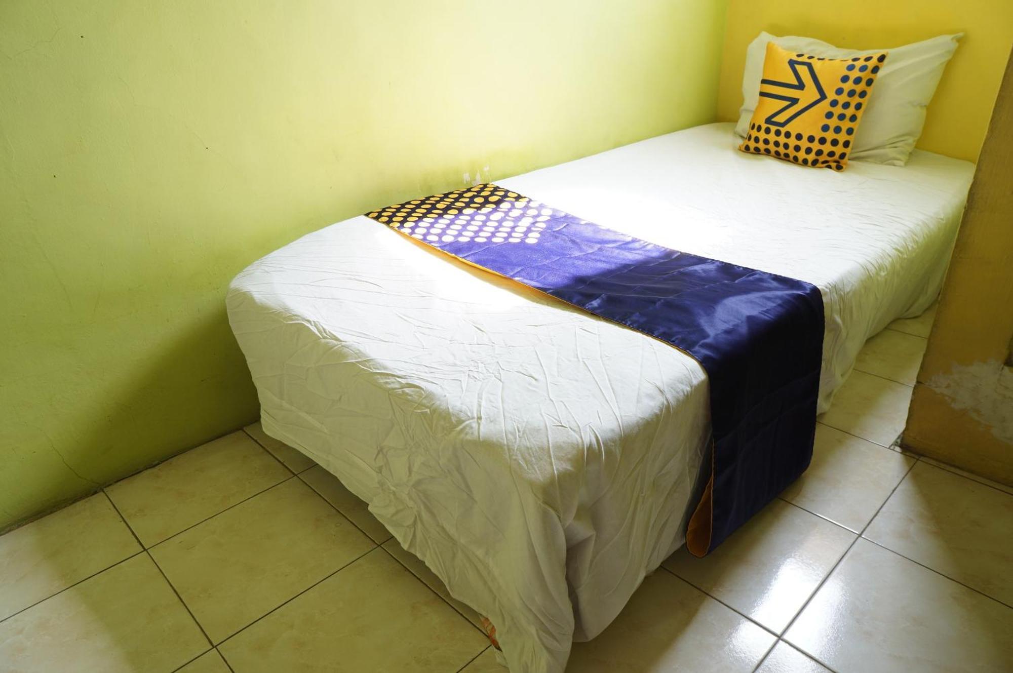 Готель Spot On 93611 Kost Pak Suyatno Syariah 2 Ponorogo Екстер'єр фото